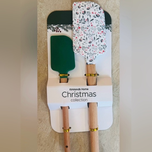 Kirkland’s Home Christmas Casserole Carrier and Spatula Set - Picture 4 of 10